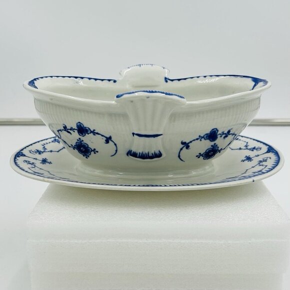 Blue Fluted Plain Sauce Gravy Pitcher Porcelain Vintage Blue White One-Piece - Picture 8 of 9